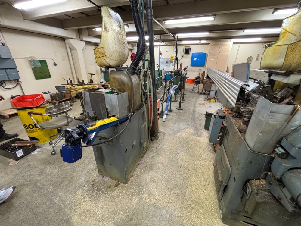 1563404-1 Automatsvarv med rörmagasin Traub A25