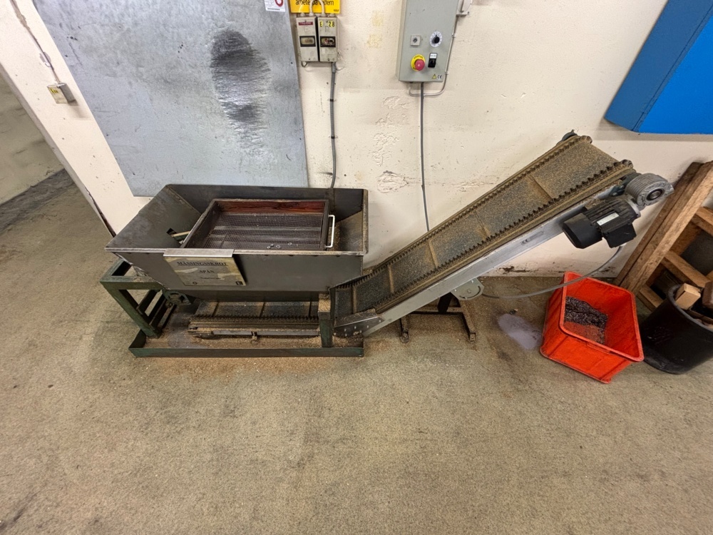 1563405-1 Spånseparator med spåntransportör– Varmec