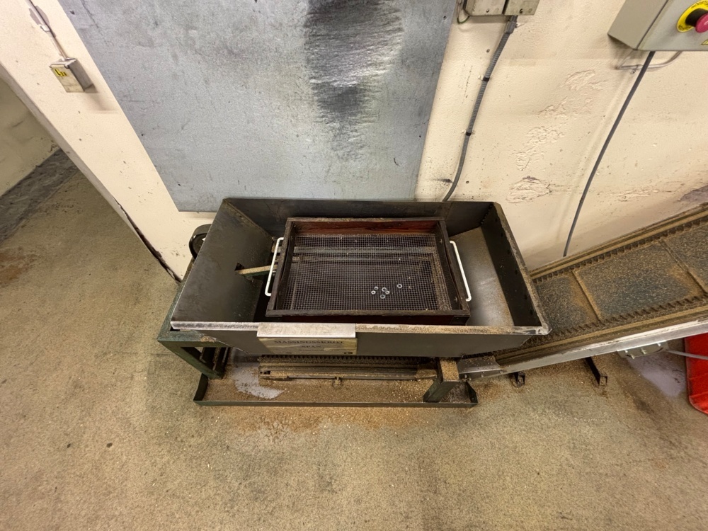 1563405-2 Spånseparator med spåntransportör– Varmec