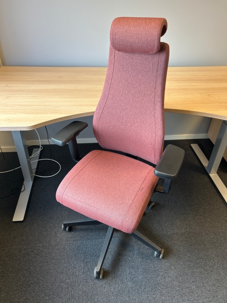 1545986-2 Office workplace with various office furniture - ROL Ergo and AJ
