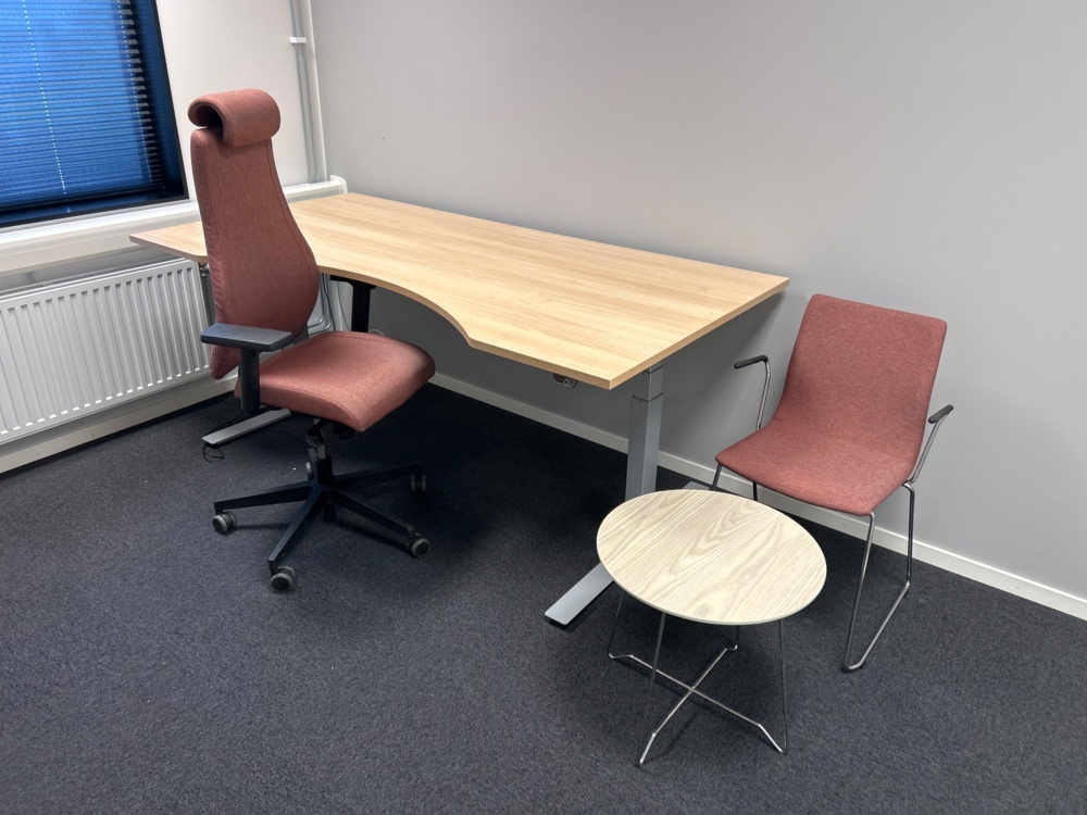 1545987-1 Office workplace with various office furniture - ROL Ergo and AJ