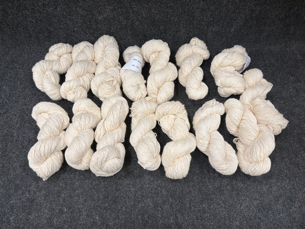 1582661-1 15 balls of yarn