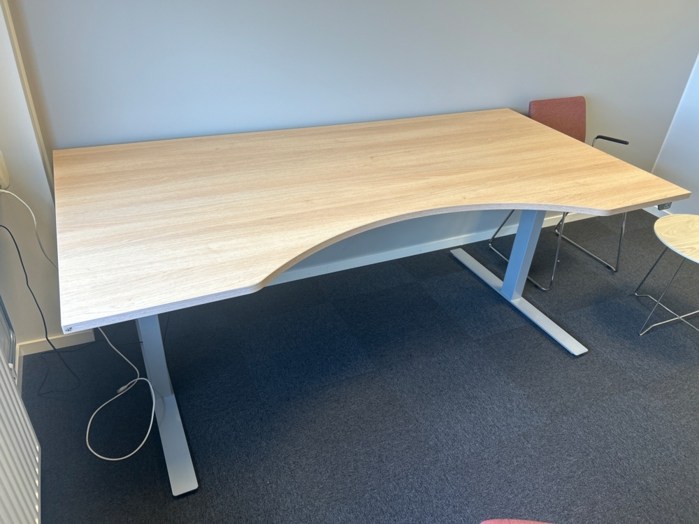1545988-2 Office workplace with various office furniture - ROL Ergo and AJ