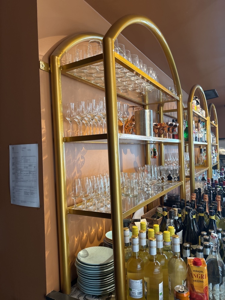 1425968-1 Collection of glass racks for bar