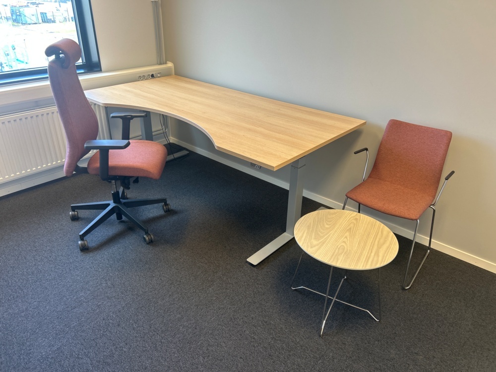 1545989-1 Office workplace with various office furniture - ROL Ergo and AJ