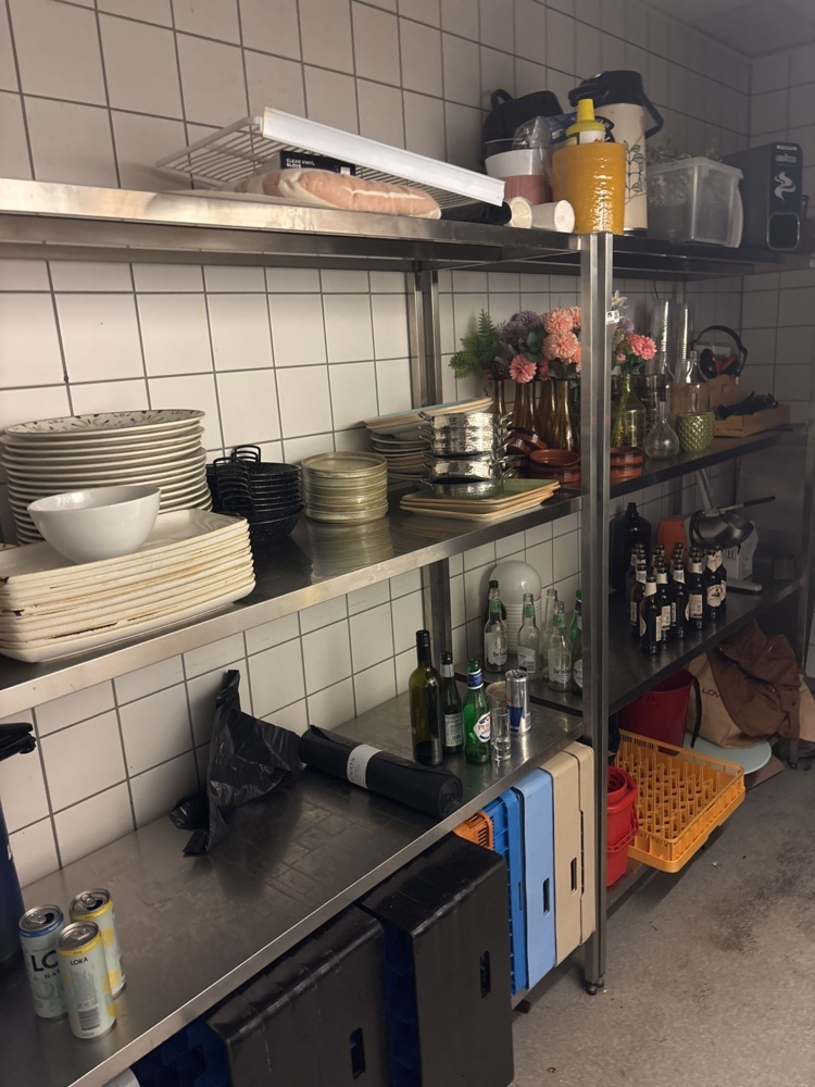 1425970-1 Shelves 2 pcs with contents