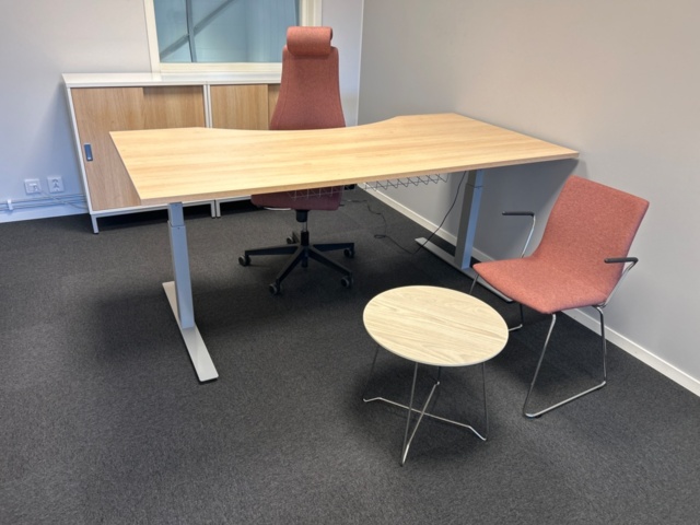 Kontorsarbetsplats med kontorsmöbler - ROL Ergo och AJ på auktion i Skåne, Helsingborg hos PS Auction