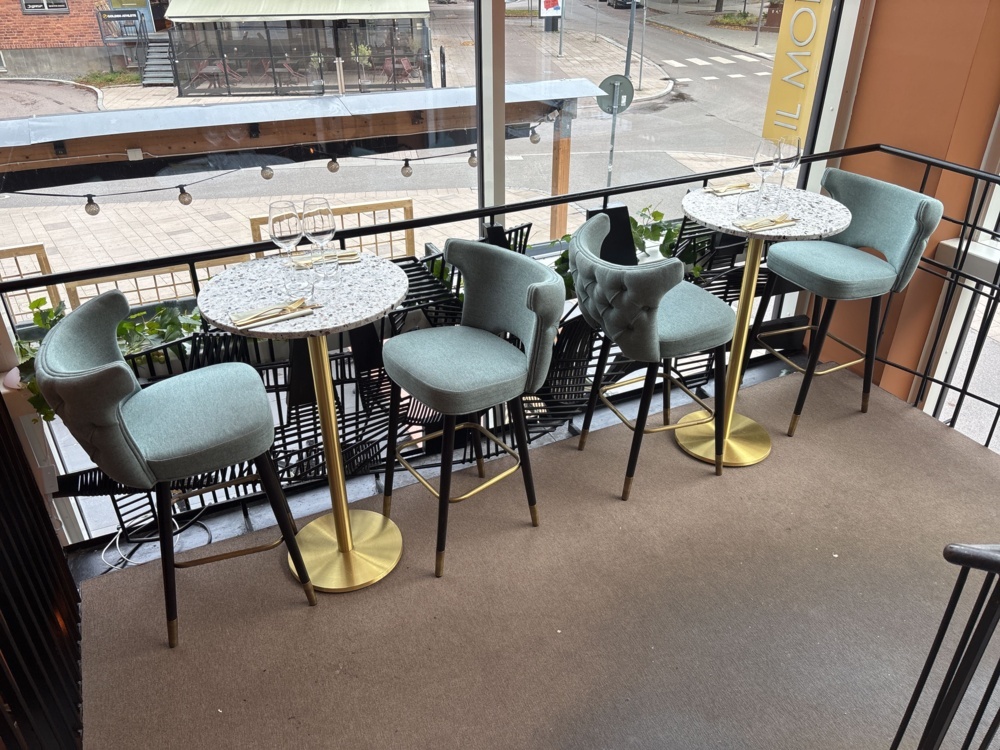 1425972-1 Bar table 2 pcs and bar stools 4 pcs