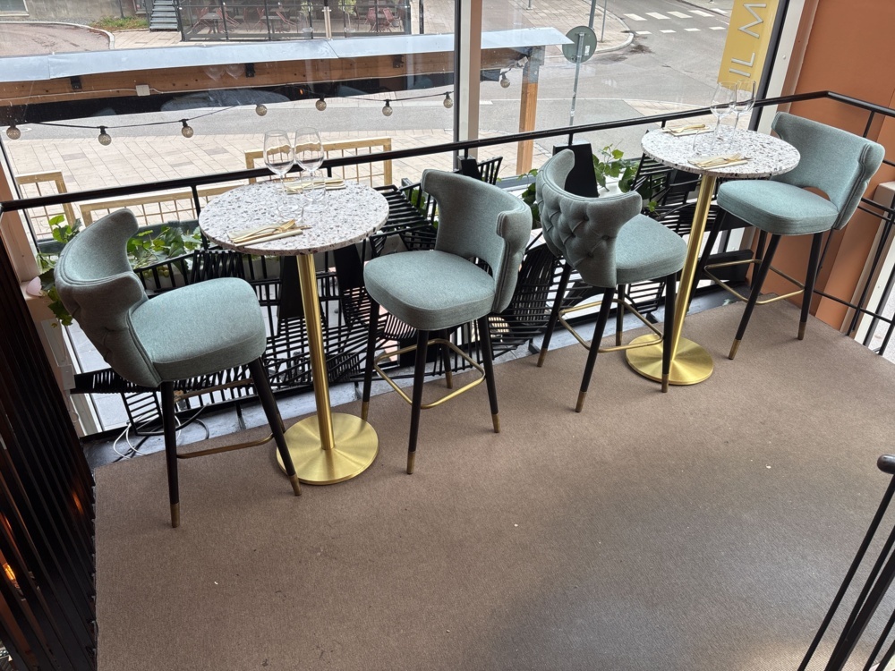 1425972-2 Bar table 2 pcs and bar stools 4 pcs