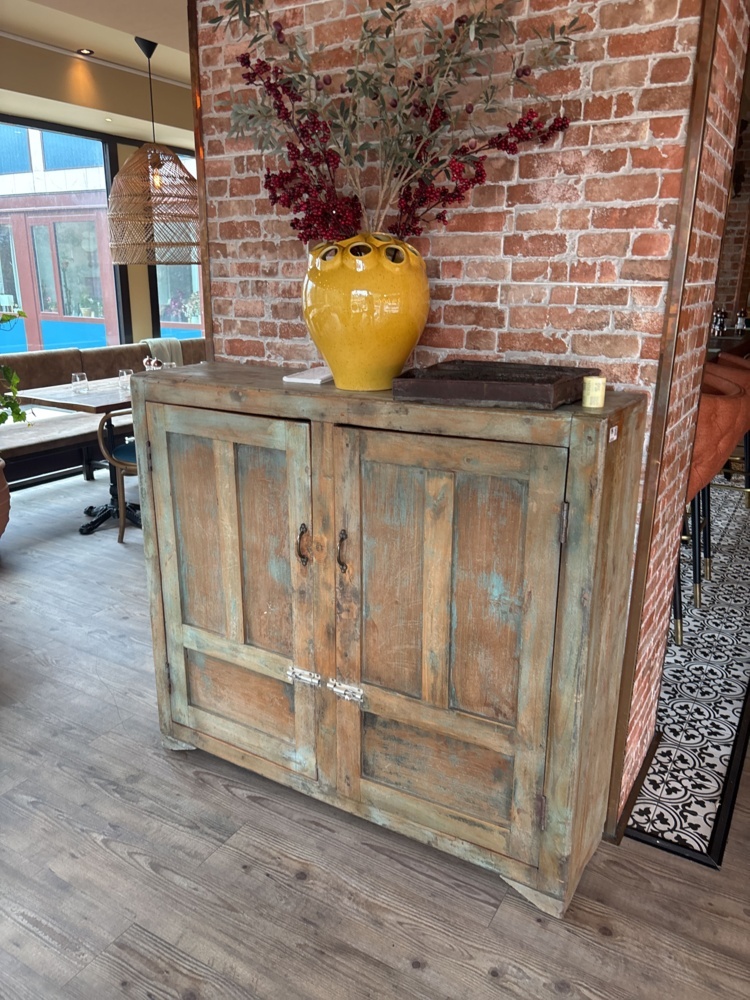 1425975-2 Sideboard and vase