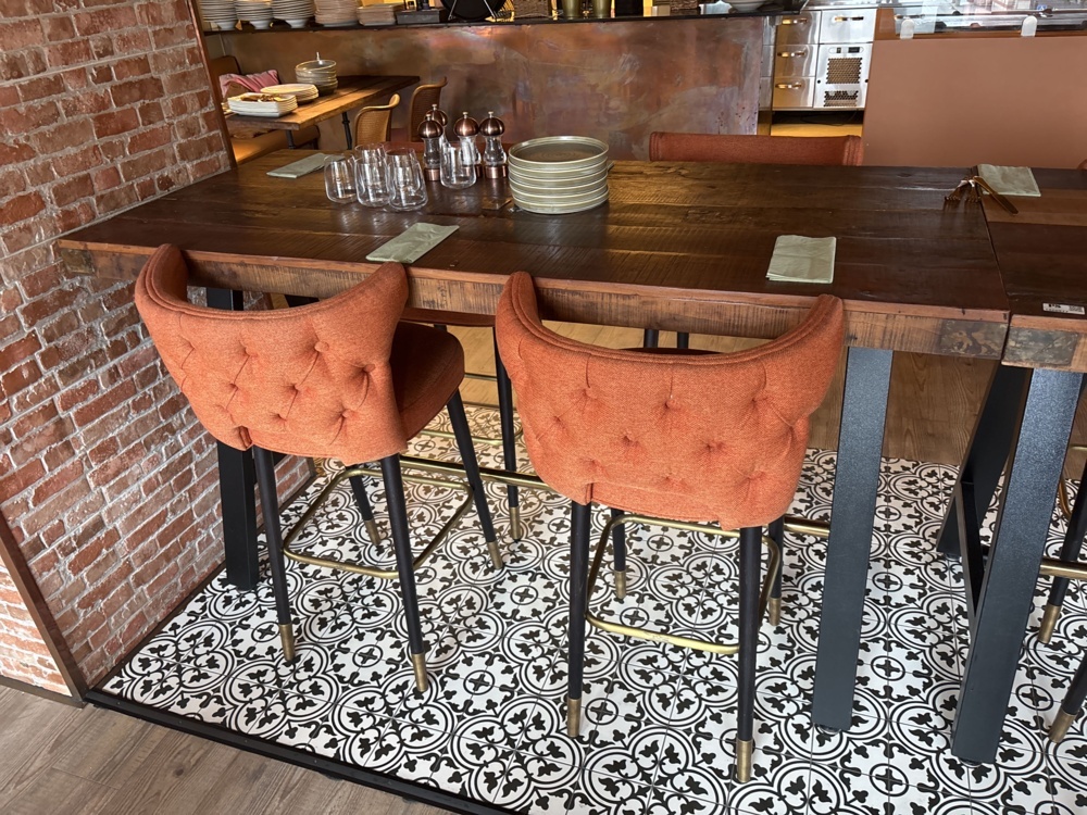1425977-2 Restaurant furniture bar table