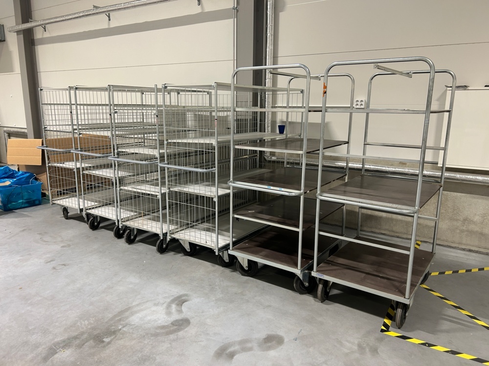 1545997-1 Storage trolleys 6 pcs with shelves