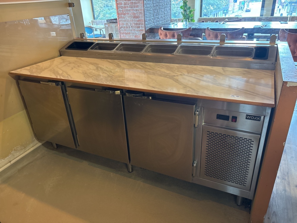 1425980-1 Pizza counter with cooling trough and refrigerator - WOKK
