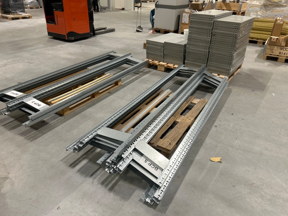 1545993-1 Parti med hyllsystem för lager - 2 varianter (nedmonterat)