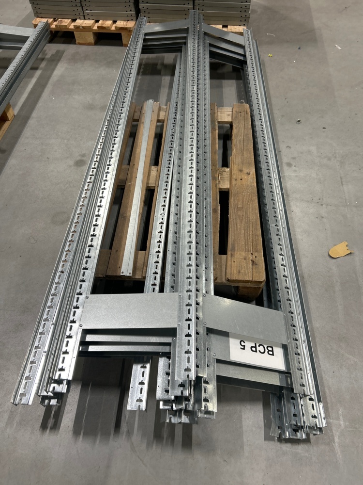 1545993-2 Parti med hyllsystem för lager - 2 varianter (nedmonterat)