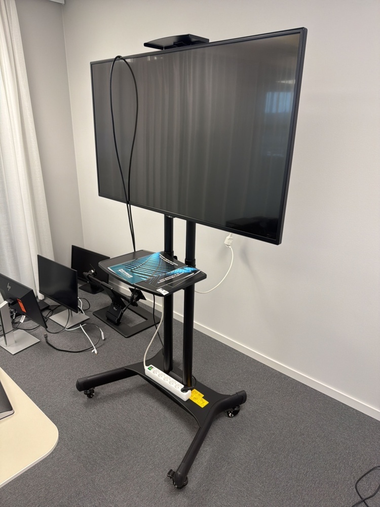 1566078-1 Bildskärm 49" med golvstativ på hjul - LG 49SE3B-B -2016