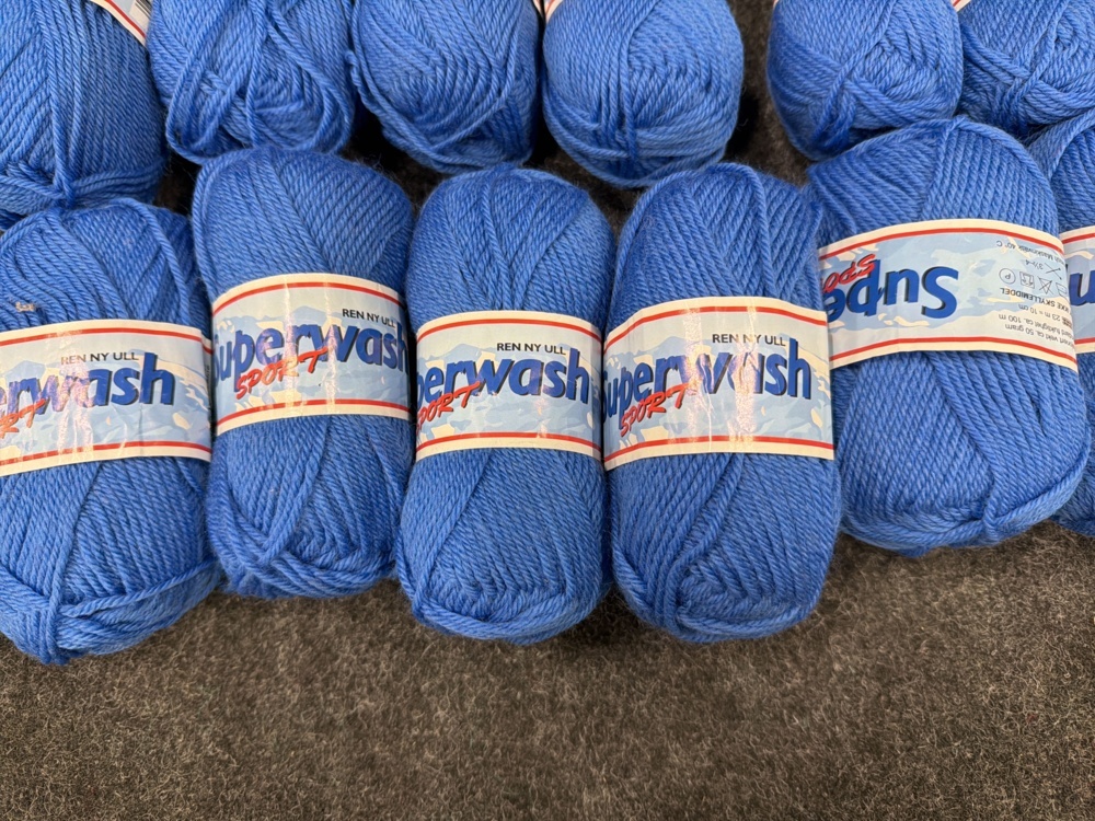 1582672-2 17 balls of wool