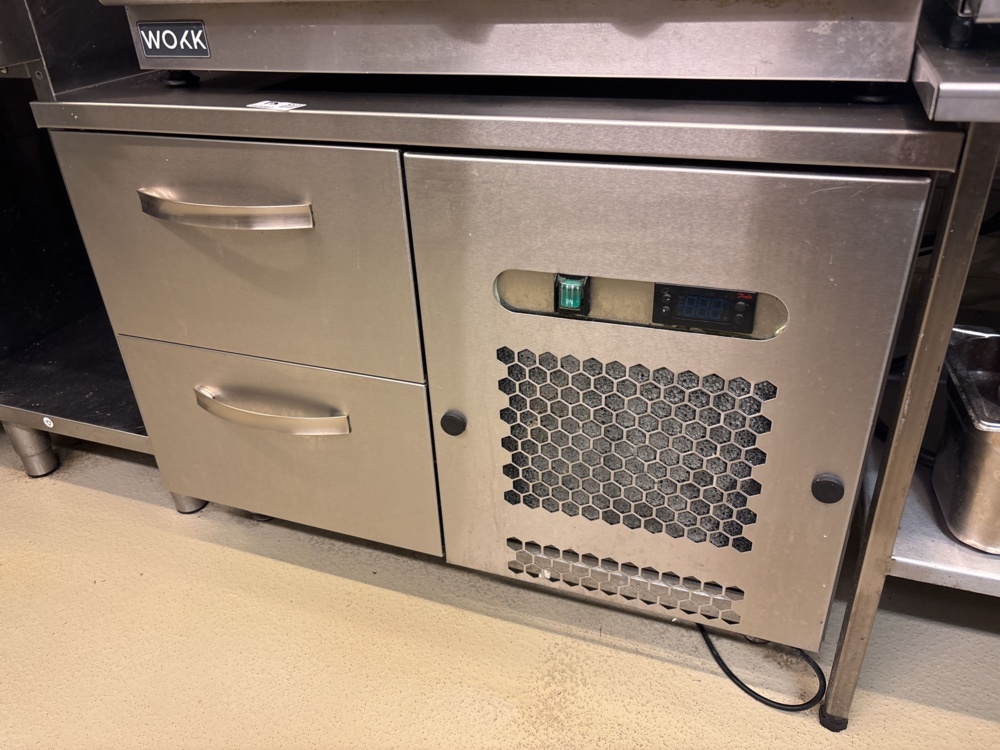 1425987-1 Grill bench with drawers