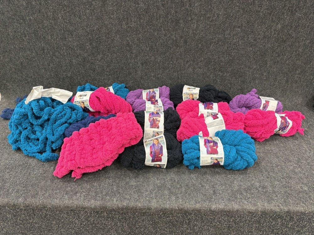 1582674-1 Assortment of yarn