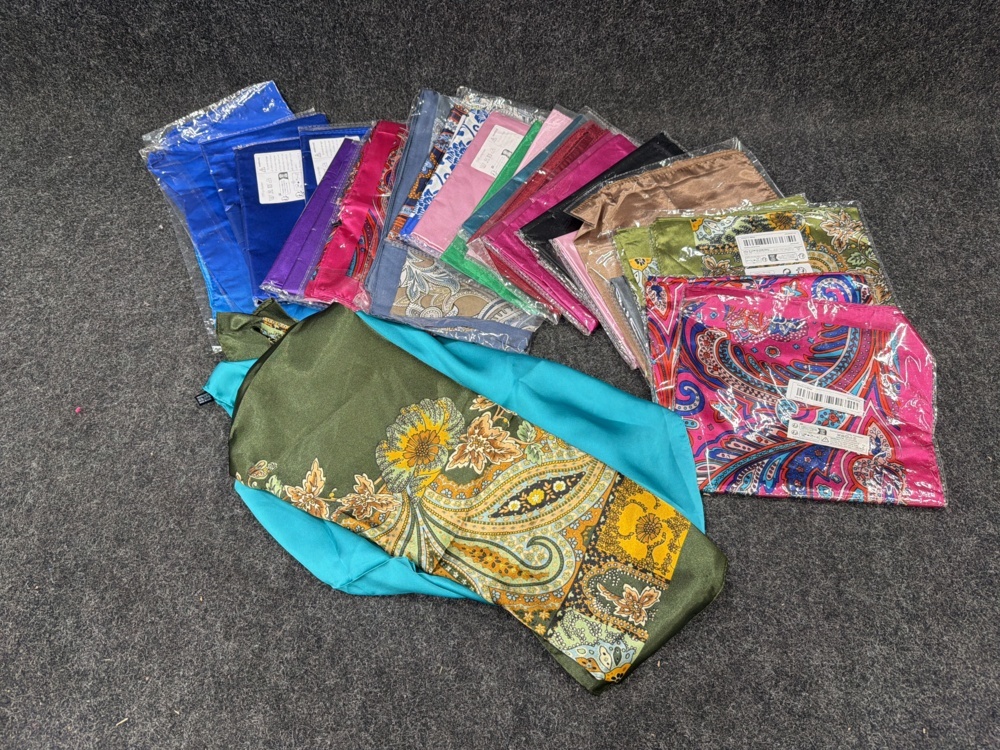 1582675-1 Assortment of scarves