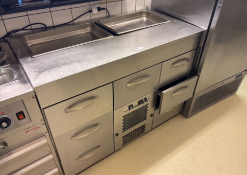 Cooling bench with cooling well for ink