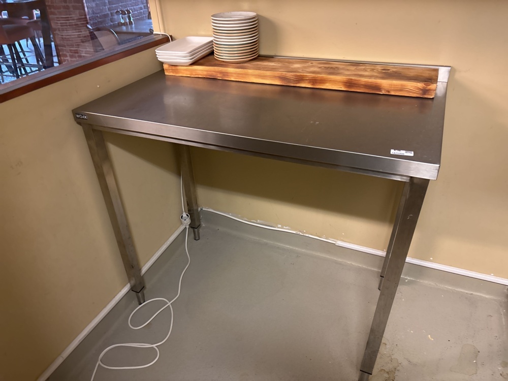 1425996-1 Storage table