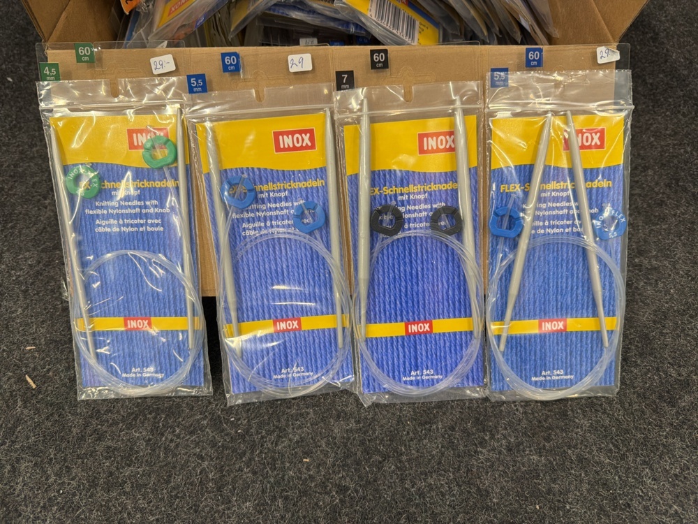 1582681-2 About 100 circular needles
