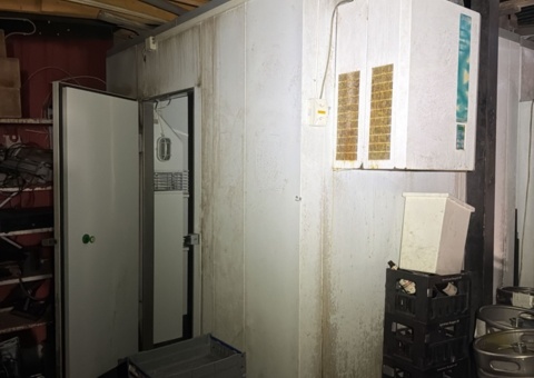 Cold room with cooling unit and shelving - Porkka (Repair project)