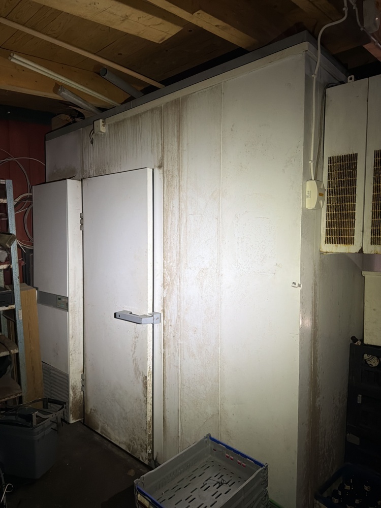 1566237-2 Cold room with cooling unit and shelving - Porkka (Repair project)