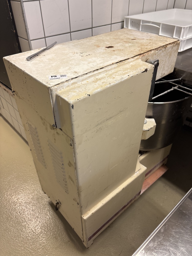 1426007-1 Dough mixer on roller stand