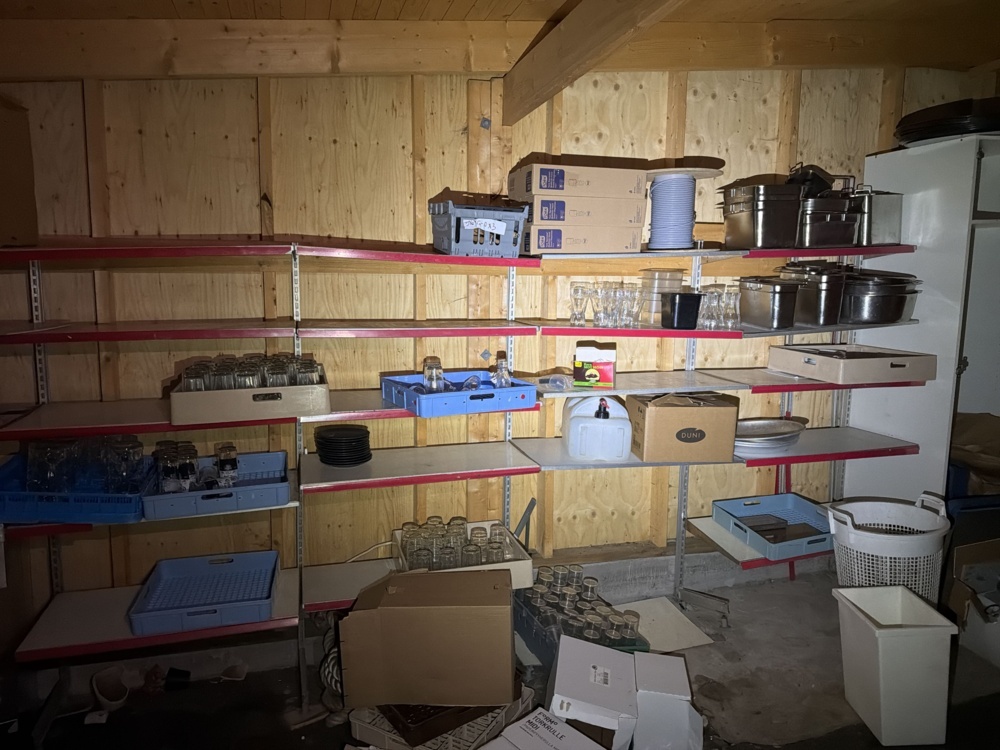 1566240-1 Collection of restaurant equipment, glassware and consumables