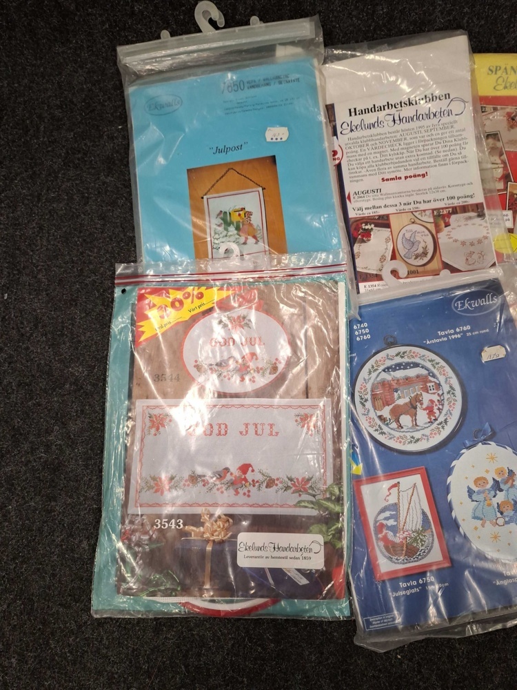 1582684-2 Sortiment med broderitavlor