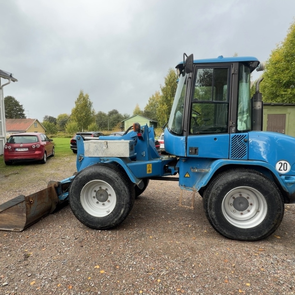 1530127-2 Hjullastare med skopa, pallgafflar och tillbehör – Volvo L30B Pro – 2006