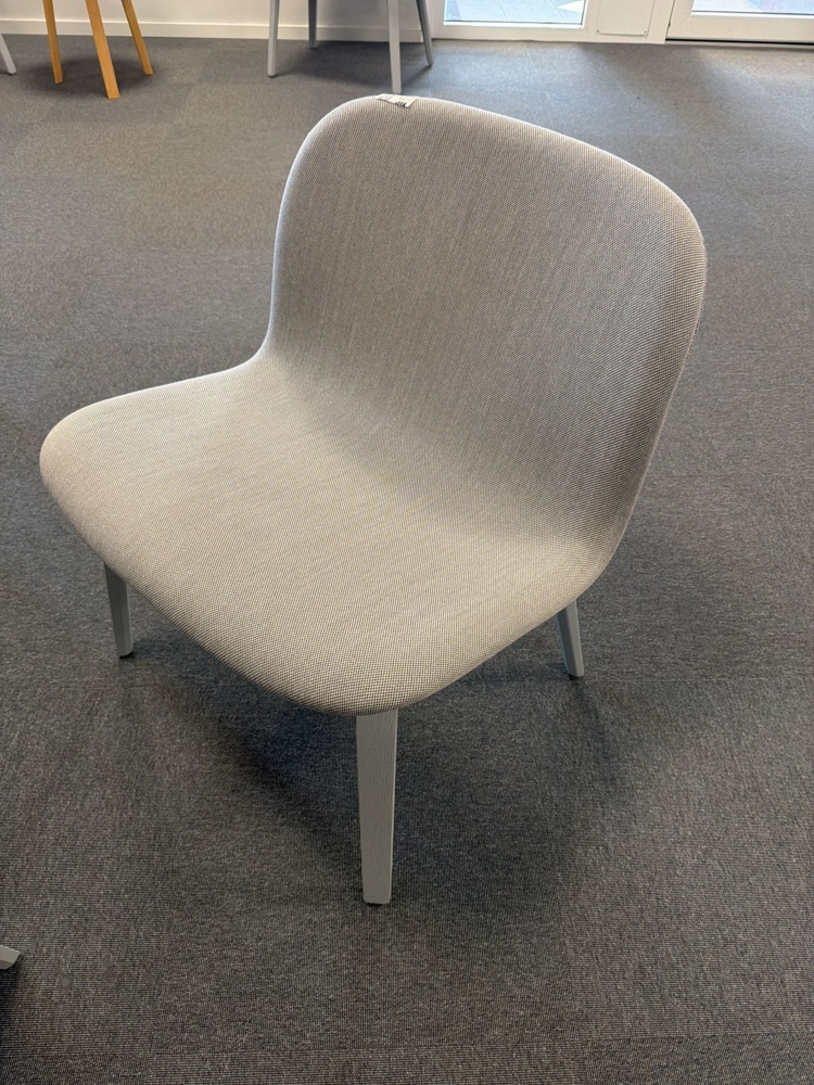 1566084-2 Väntrumsmöbler - 6 st stolar, 2 st bord och 3 st magasinställ