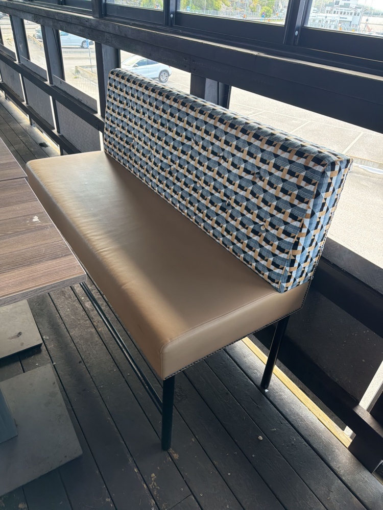 1566248-2 Collection of sofas, tables and chairs for restaurant environments