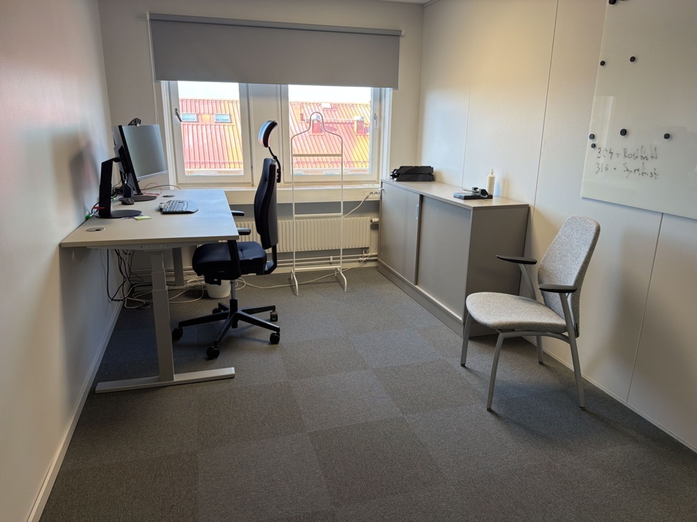 1566086-1 Office workplace with electronics and various furniture