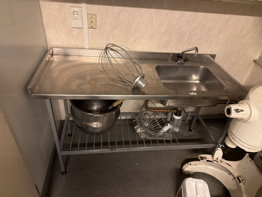 1566268-2 Kitchen counter with sink and mixer