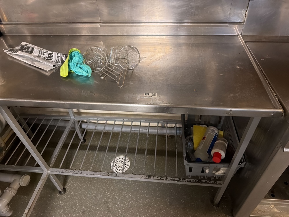 1566254-2 Stainless steel sink with shelf and knives