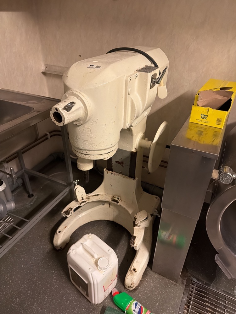 1566267-1 Planetary mixer with whisk and bowl - Hobart PF 401