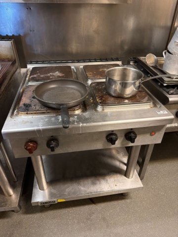 Spis med 4 kokzoner - Zanussi på auktion i Västra Götaland, Strömstad hos PS Auction