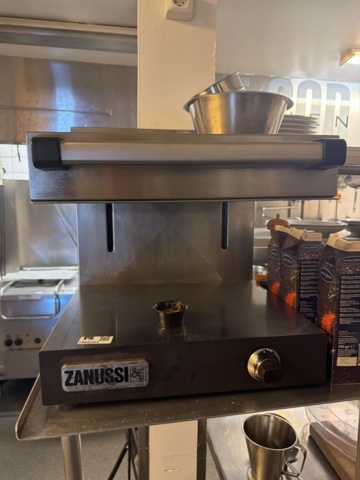 Salamandergrill - Zanussi på auktion i Västra Götaland, Strömstad hos PS Auction