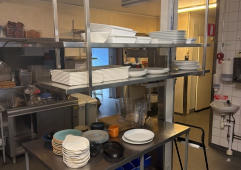 Kitchen bench with ceiling-mounted shelf