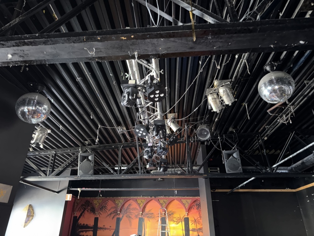 1566277-1 Collection of various sound and lighting equipment from dance floors