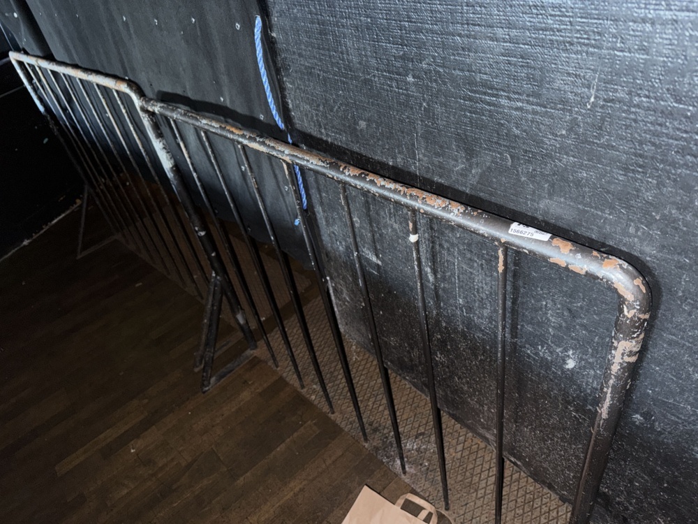 1566275-2 Metal fences/barricades 4 pcs