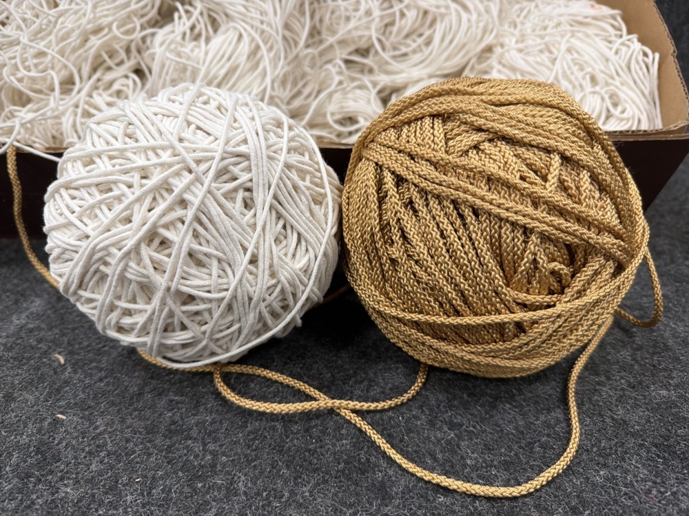 1582692-2 Sortiment med garn
