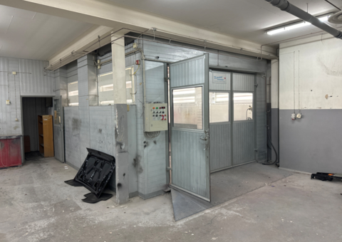 Sale of paint booth with lift