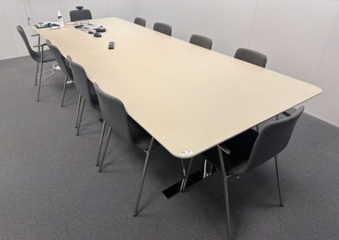 Conference table with 10 chairs and whiteboard - Horreds