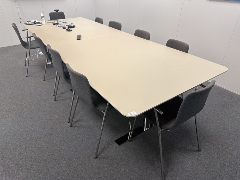 1566091-1 Conference table with 10 chairs and whiteboard - Horreds