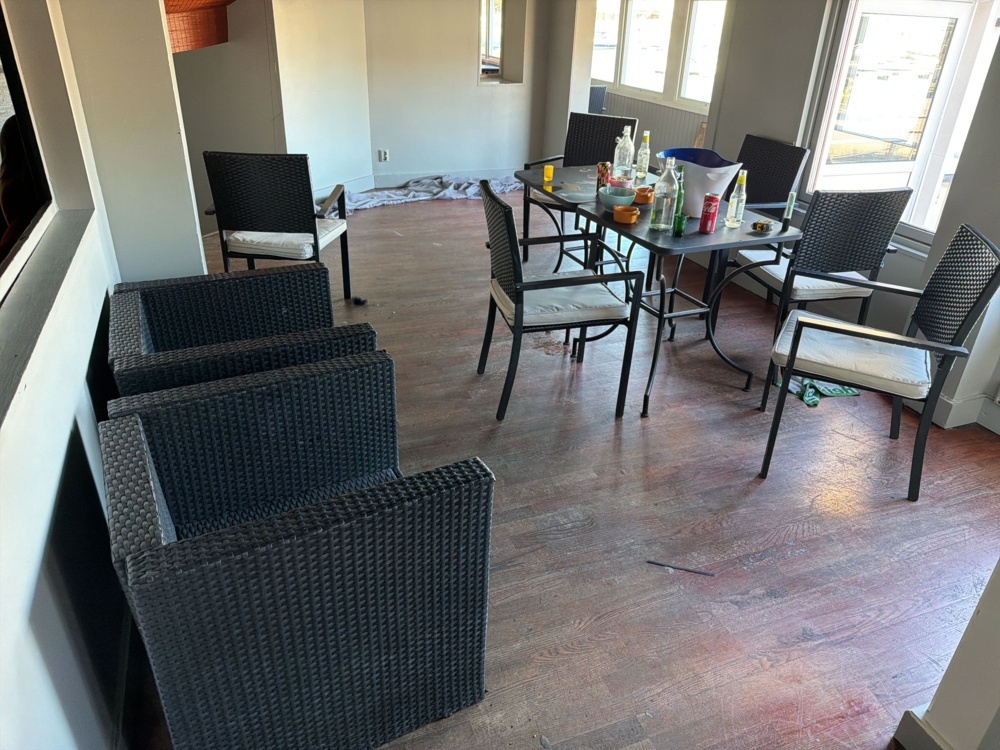 1566280-1 Collection of tables, chairs and armchairs for restaurant environments