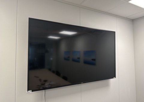 65" monitor with wall mount and conference equipment - Sony KD-65XG7005